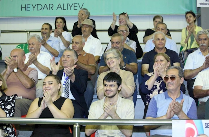Azay Quliyevin görüşləri davam edir — “Seçicilər görülən işə qiymət verir” (FOTOLAR) Azay Quliyevin görüşləri davam edir — “Seçicilər görülən işə qiymət verir” (FOTOLAR)