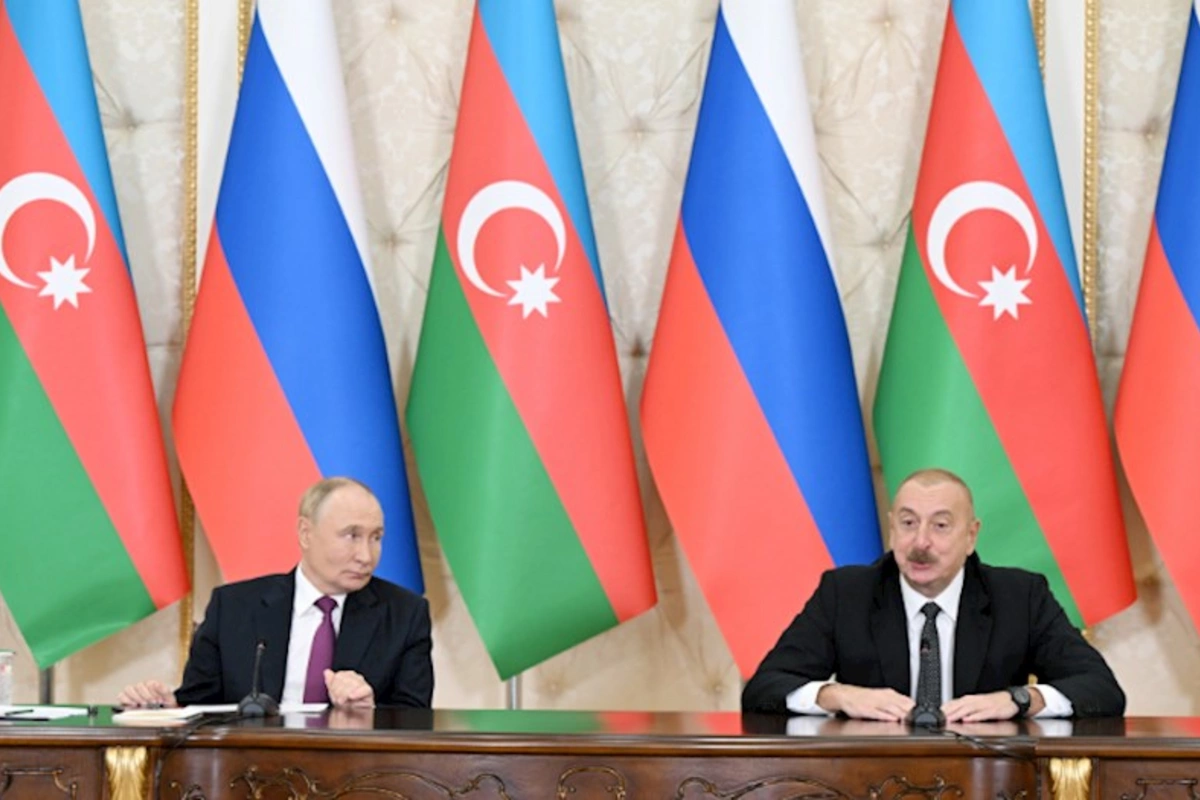 “Otağın pəncərəsindən Vladimir Putinə qayaları göstərdim”