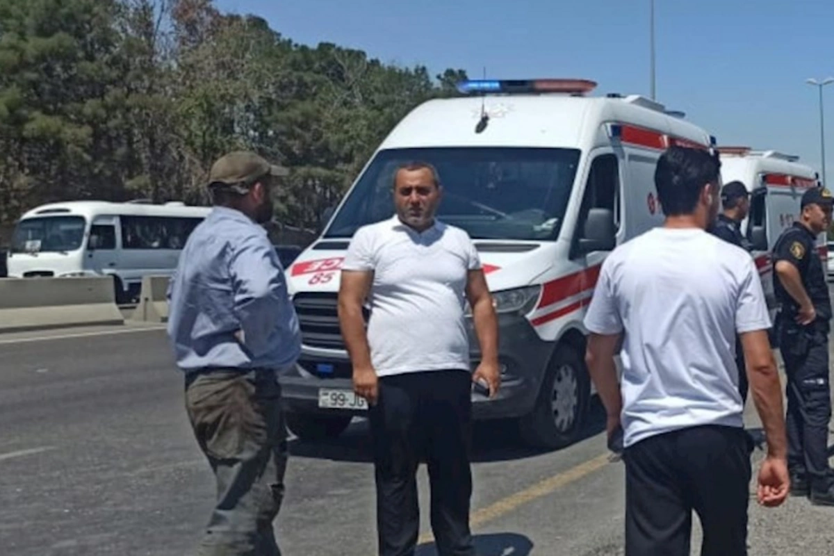 Bakı-Sumqayıt yolunda qəza: 1 ölü, 18 yaralı