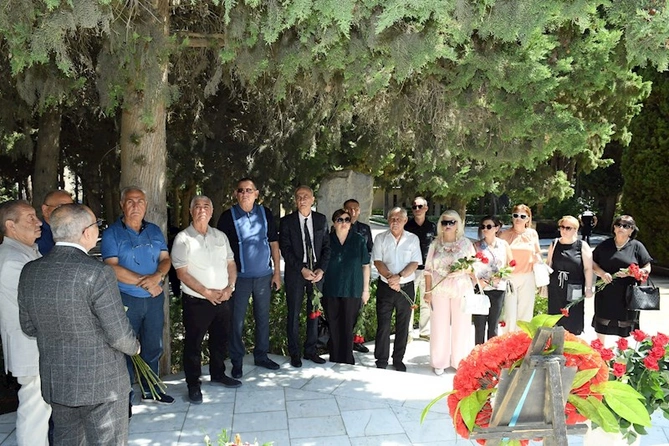 Fəxri xiyabanda maestro Niyazinin xatirəsi yad olunub — FOTOLAR