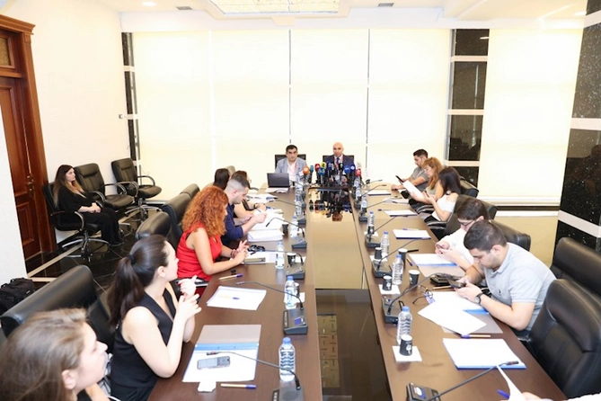 “Vətəndaş Cəmiyyəti Uğrunda” Seçki Müşahidə Koalisiyası parlament seçkiləri ilə bağlı aralıq hesabatını təqdim edib “Vətəndaş Cəmiyyəti Uğrunda” Seçki Müşahidə Koalisiyası parlament seçkiləri ilə bağlı aralıq hesabatını təqdim edib