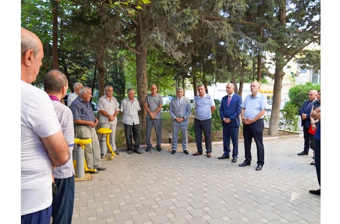 Kəmaləddin Qafarovun seçicilərlə məhəlli görüşləri keçirilib — FOTOLAR Kəmaləddin Qafarovun seçicilərlə məhəlli görüşləri keçirilib — FOTOLAR