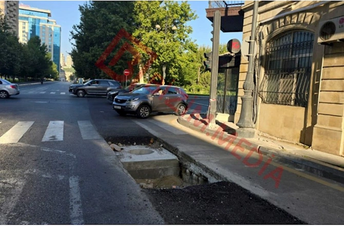 Mirzəağa Əliyev küçəsindəki “ÖLÜM ÇUXURU” — Niyə heç bir təhlükəsizlik tədbiri görülmür? (FOTOFAKT)