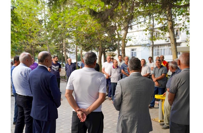 Kəmaləddin Qafarovun seçicilərlə məhəlli görüşləri keçirilib — FOTOLAR Kəmaləddin Qafarovun seçicilərlə məhəlli görüşləri keçirilib — FOTOLAR