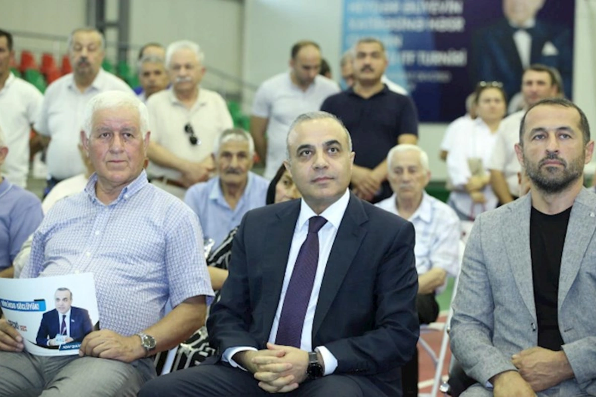 Azay Quliyevin seçiciləri ilə daha bir yaddaqalan görüşü — FOTOLAR