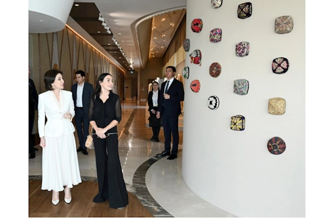 Birinci xanımlar və qızları Daşkənddə sərgi ilə tanış olublar — FOTOLAR (YENİLƏNİB)