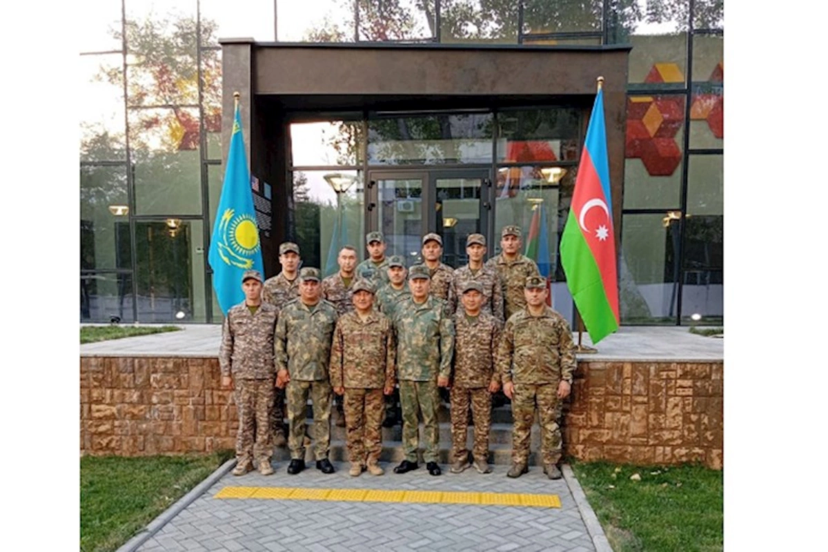 Azərbaycan və Qazaxıstan Baş Qərargah rəisləri görüşdü — FOTOLAR