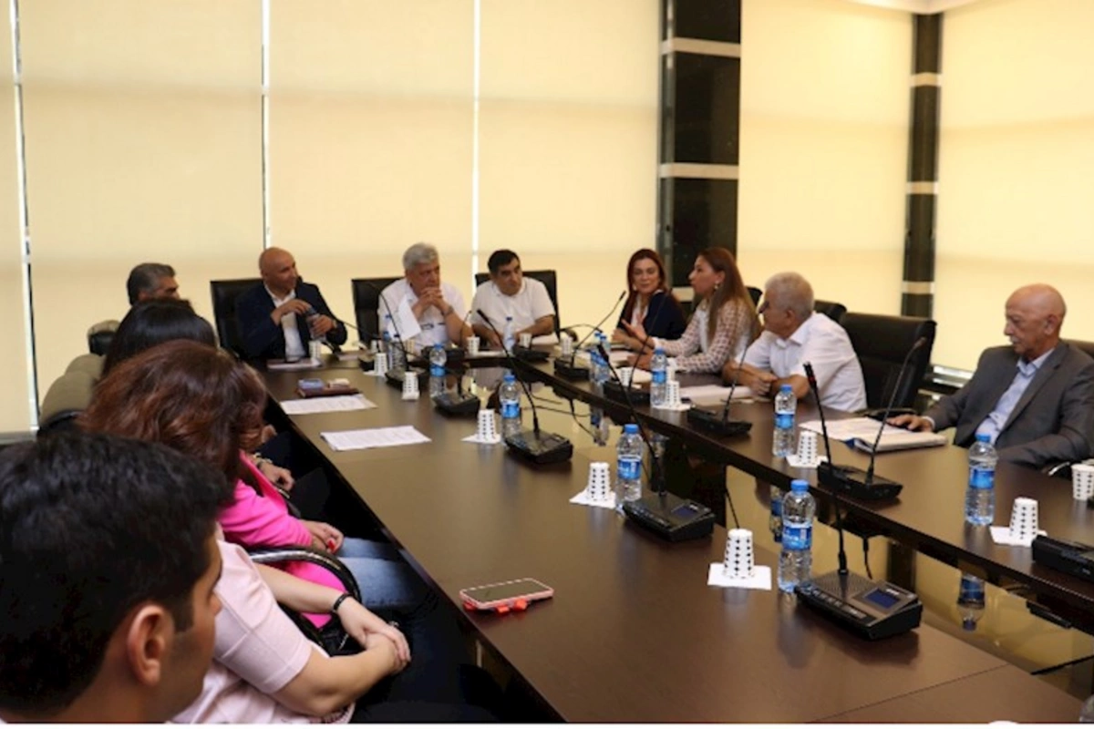“VCU” Seçki Müşahidə Koalisiyası bələdiyyə üzvü və qulluqçuları olan namizədlərlə görüşüb — FOTOLAR