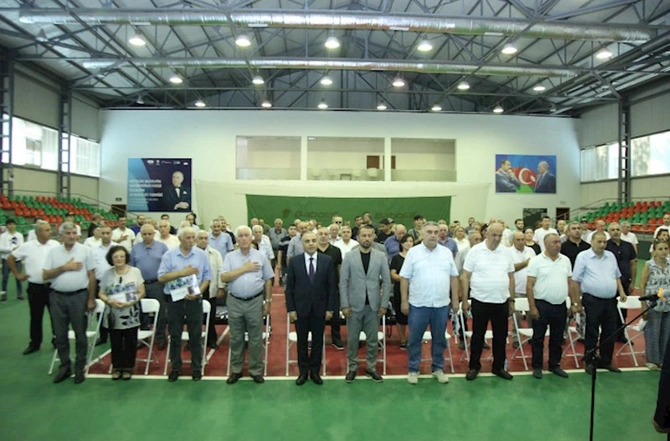 Azay Quliyevin seçiciləri ilə daha bir yaddaqalan görüşü — FOTOLAR Azay Quliyevin seçiciləri ilə daha bir yaddaqalan görüşü — FOTOLAR