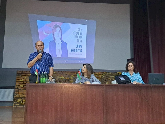 Günay Əfəndiyeva Şüvəlanda seçiciləri ilə görüşdü — ATƏT nümayəndələri iştirak etdi (FOTOLAR) Günay Əfəndiyeva Şüvəlanda seçiciləri ilə görüşdü — ATƏT nümayəndələri iştirak etdi (FOTOLAR)