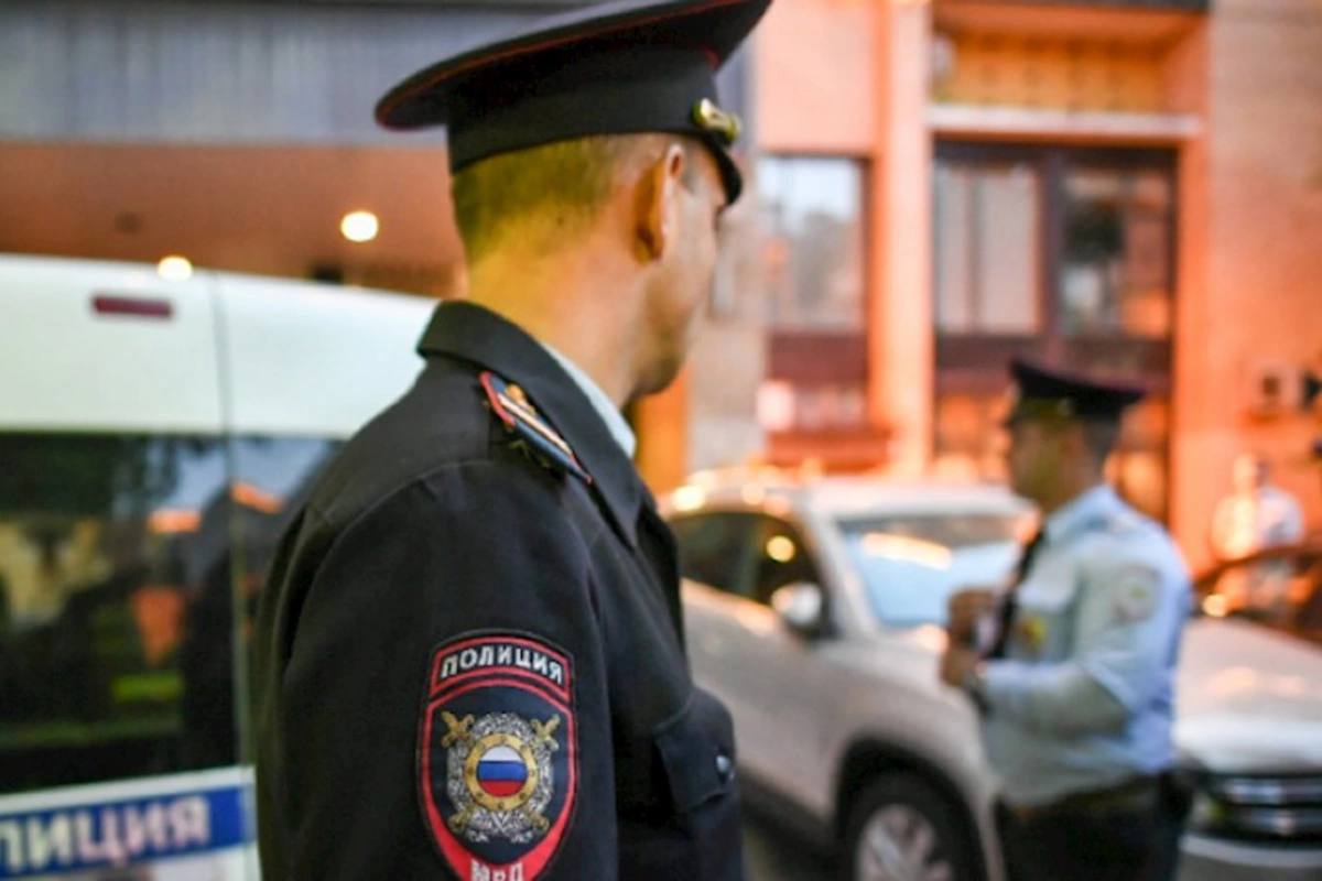 Moskvada kişi ana və uşağı pəncərədən atıb