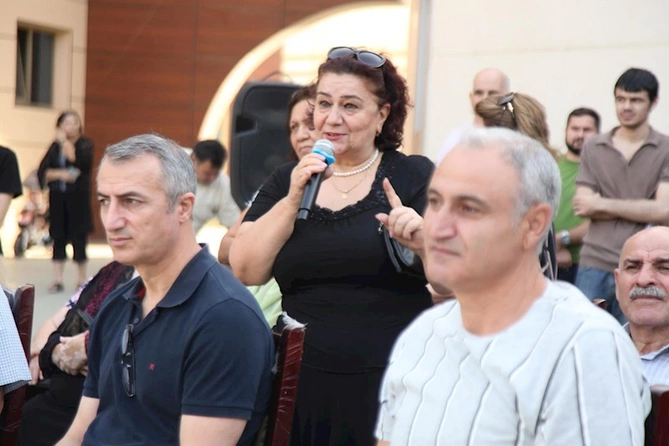 8-ci dairədə mənzərə aydındır — Azay Quliyevin daha bir izdihamlı görüşü (FOTOLAR)