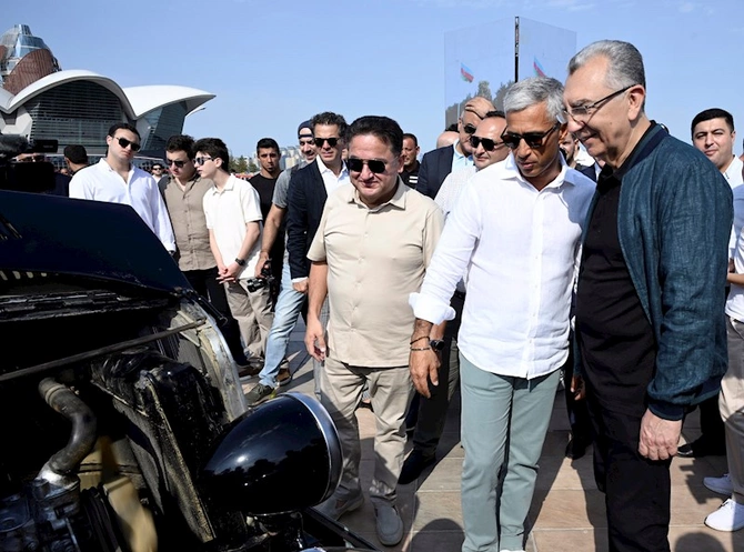 Bakı klassikaya qayıtdı... — FOTOLAR