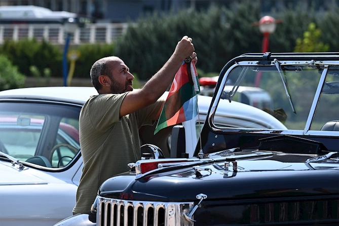 Bakı klassikaya qayıtdı... — FOTOLAR