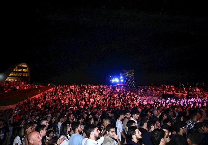 “Yay Festivalı” bağlanış konserti izdihamla keçdi — FOTOLAR (VİDEO) “Yay Festivalı” bağlanış konserti izdihamla keçdi — FOTOLAR (VİDEO)