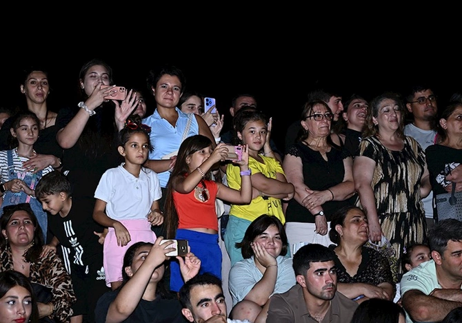 “Yay Festivalı” bağlanış konserti izdihamla keçdi — FOTOLAR (VİDEO) “Yay Festivalı” bağlanış konserti izdihamla keçdi — FOTOLAR (VİDEO)