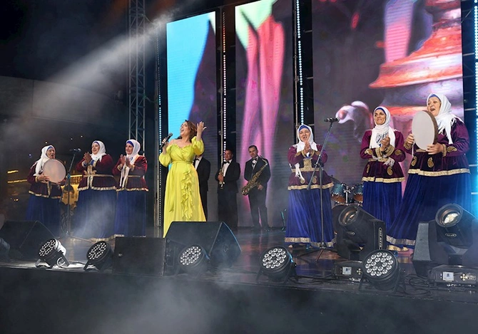 “Yay Festivalı” bağlanış konserti izdihamla keçdi — FOTOLAR (VİDEO) “Yay Festivalı” bağlanış konserti izdihamla keçdi — FOTOLAR (VİDEO)