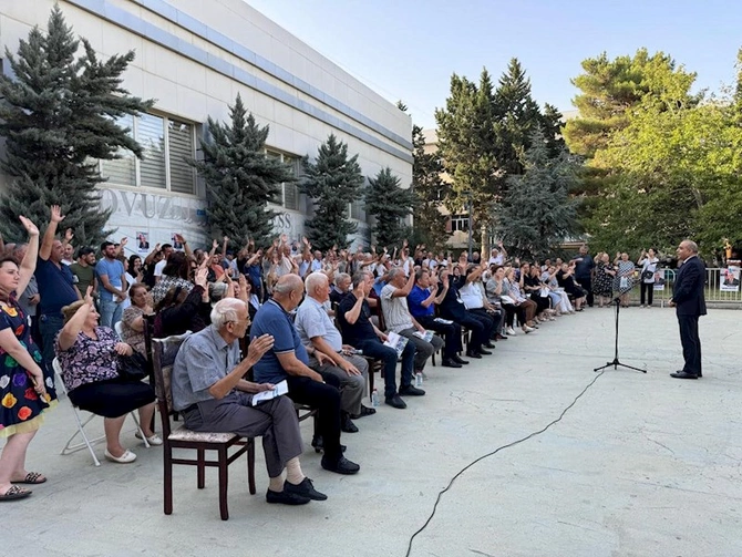 8-ci dairədə mənzərə aydındır — Azay Quliyevin daha bir izdihamlı görüşü (FOTOLAR)