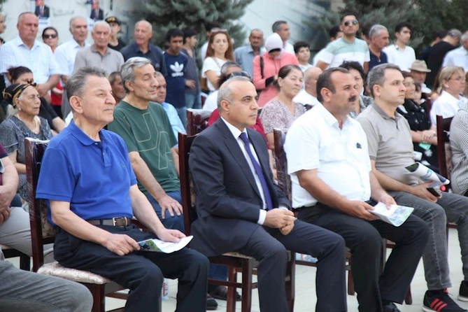 8-ci dairədə mənzərə aydındır — Azay Quliyevin daha bir izdihamlı görüşü (FOTOLAR)