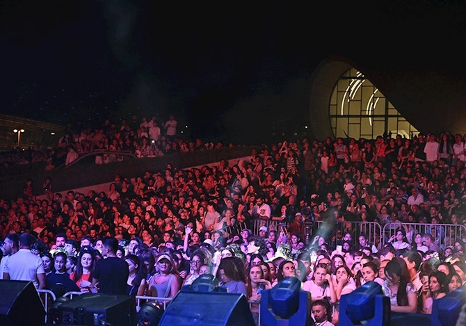 “Yay Festivalı” bağlanış konserti izdihamla keçdi — FOTOLAR (VİDEO) “Yay Festivalı” bağlanış konserti izdihamla keçdi — FOTOLAR (VİDEO)