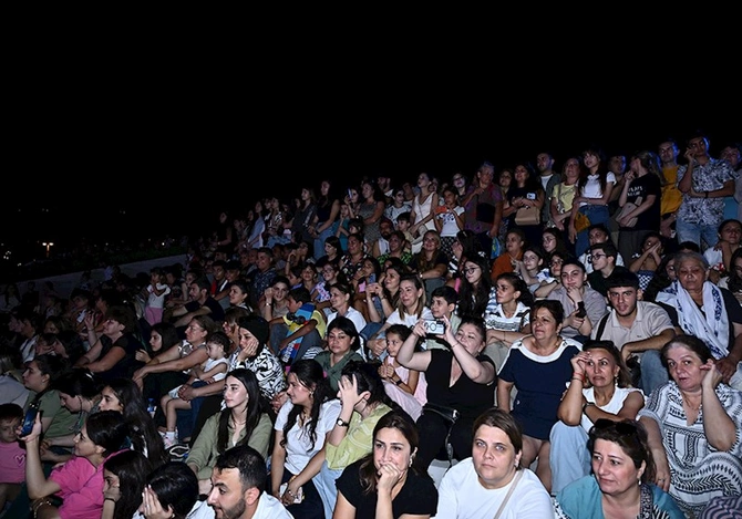 “Yay Festivalı” bağlanış konserti izdihamla keçdi — FOTOLAR (VİDEO) “Yay Festivalı” bağlanış konserti izdihamla keçdi — FOTOLAR (VİDEO)