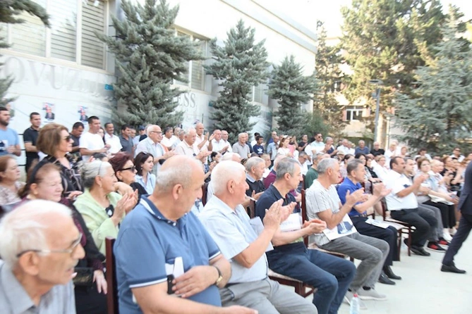 8-ci dairədə mənzərə aydındır — Azay Quliyevin daha bir izdihamlı görüşü (FOTOLAR)