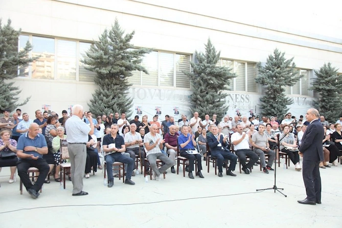 8-ci dairədə mənzərə aydındır — Azay Quliyevin daha bir izdihamlı görüşü (FOTOLAR)