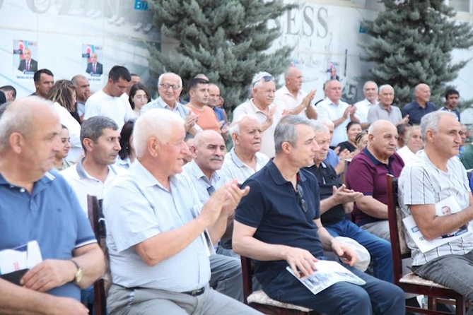 8-ci dairədə mənzərə aydındır — Azay Quliyevin daha bir izdihamlı görüşü (FOTOLAR)