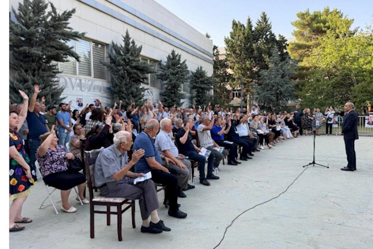 8-ci dairədə mənzərə aydındır — Azay Quliyevin daha bir izdihamlı görüşü (FOTOLAR)