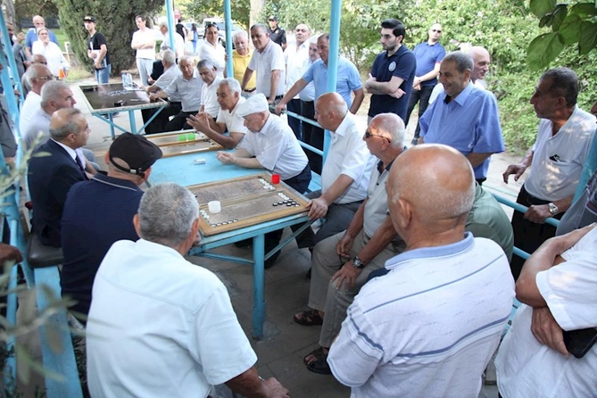 Azay Quliyev 8-ci mikrorayonda məhəllə görüşləri keçirdi — FOTOLAR Azay Quliyev 8-ci mikrorayonda məhəllə görüşləri keçirdi — FOTOLAR