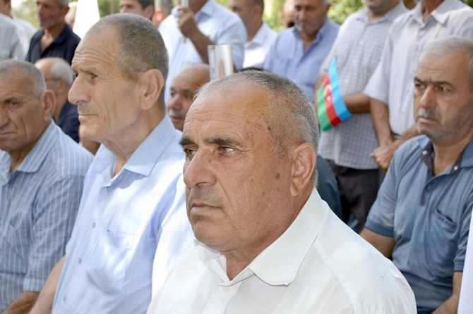 Elçin Mirzəbəyli Padar və Yenilik kəndlərində seçicilərlə görüşüb — FOTOLAR Elçin Mirzəbəyli Padar və Yenilik kəndlərində seçicilərlə görüşüb — FOTOLAR