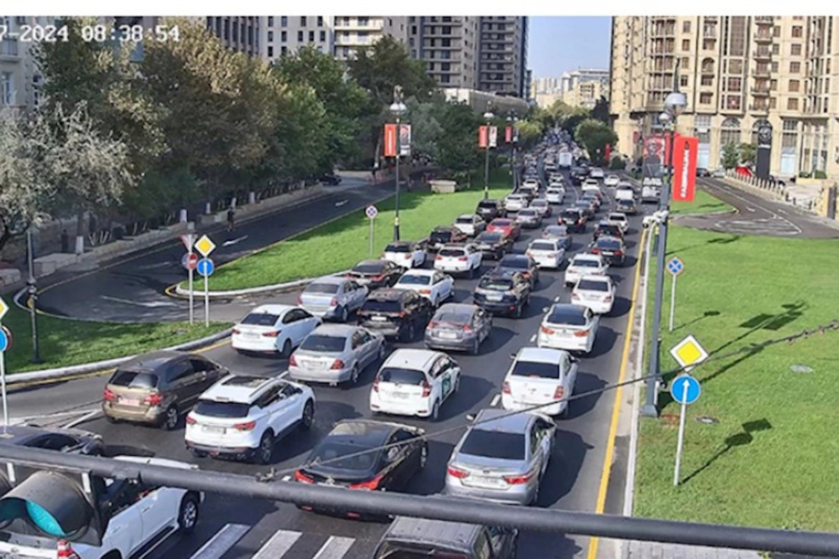 Əksər yollarda tıxac var