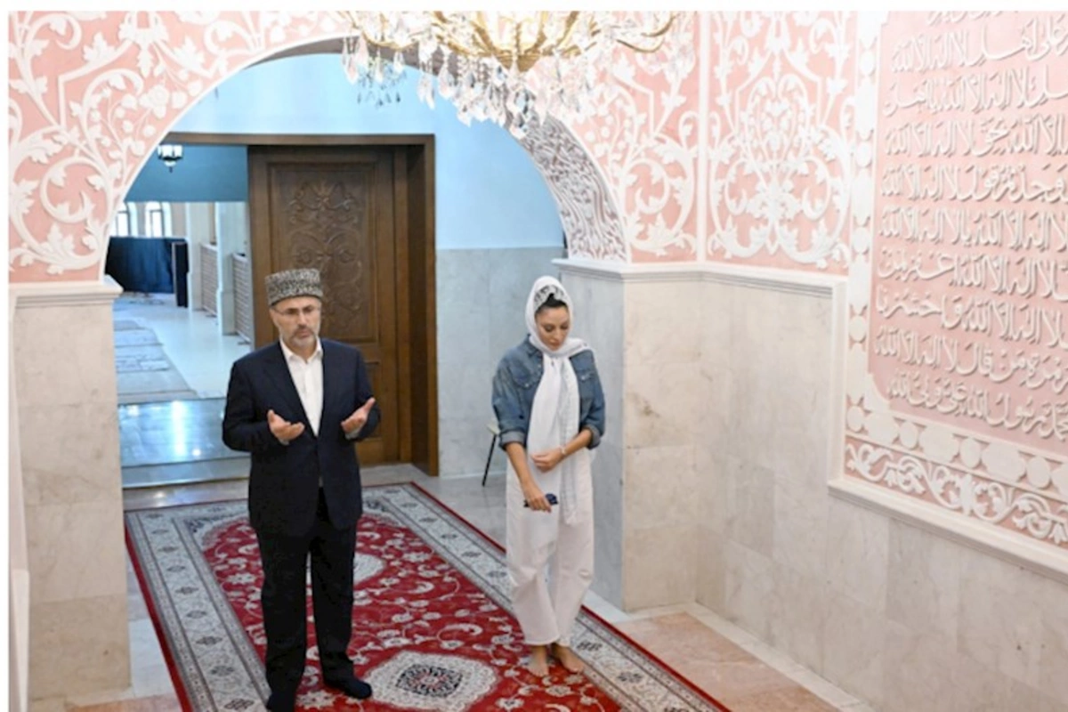 Mehriban Əliyeva Bibiheybət ziyarətgah kompleksini ziyarət edib — FOTOLAR