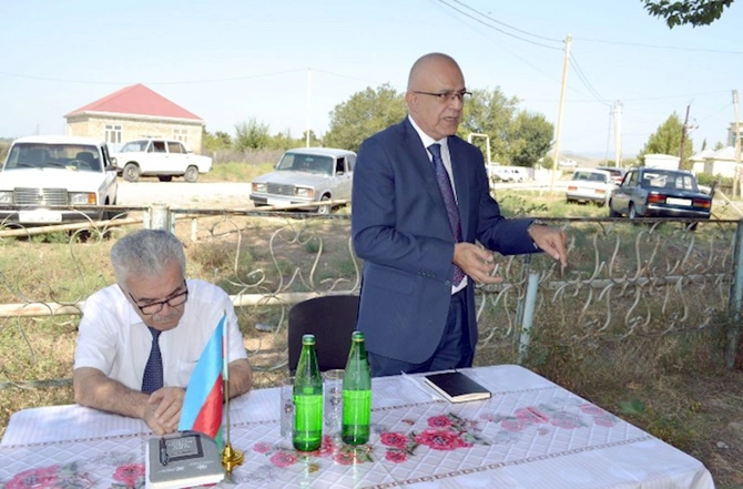 Elçin Mirzəbəyli Muradlı və Ərəbsarvan kəndlərində seçicilərlə görüşüb — FOTOLAR Elçin Mirzəbəyli Muradlı və Ərəbsarvan kəndlərində seçicilərlə görüşüb — FOTOLAR