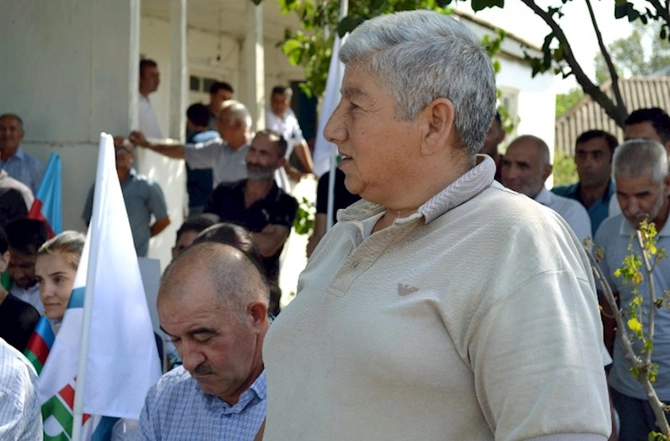 Elçin Mirzəbəyli Muradlı və Ərəbsarvan kəndlərində seçicilərlə görüşüb — FOTOLAR Elçin Mirzəbəyli Muradlı və Ərəbsarvan kəndlərində seçicilərlə görüşüb — FOTOLAR