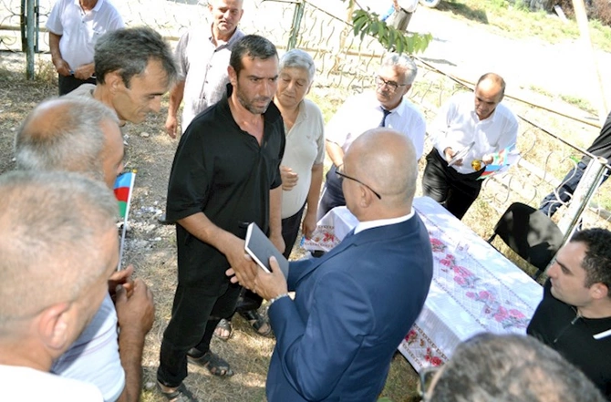 Elçin Mirzəbəyli Muradlı və Ərəbsarvan kəndlərində seçicilərlə görüşüb — FOTOLAR Elçin Mirzəbəyli Muradlı və Ərəbsarvan kəndlərində seçicilərlə görüşüb — FOTOLAR