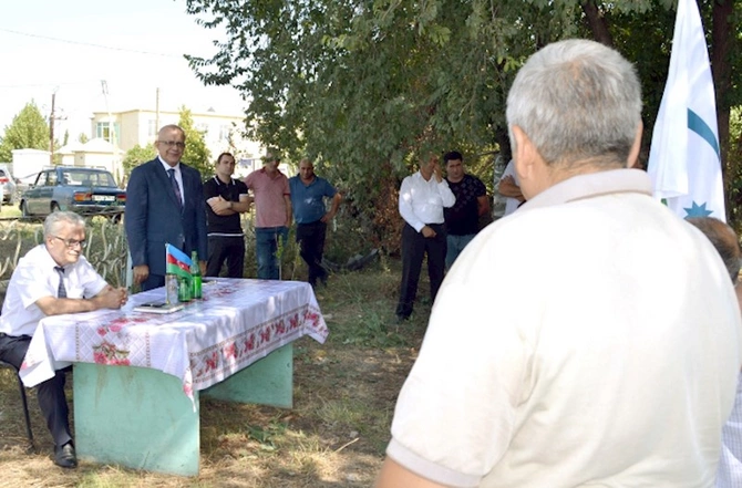 Elçin Mirzəbəyli Muradlı və Ərəbsarvan kəndlərində seçicilərlə görüşüb — FOTOLAR Elçin Mirzəbəyli Muradlı və Ərəbsarvan kəndlərində seçicilərlə görüşüb — FOTOLAR