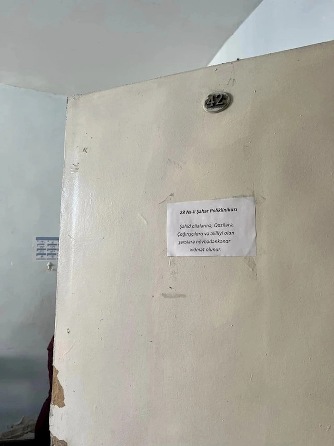 Uçub tökülən poliklinikalarda axtardığımız sağlamlıq — FOTOLAR Uçub tökülən poliklinikalarda axtardığımız sağlamlıq — FOTOLAR