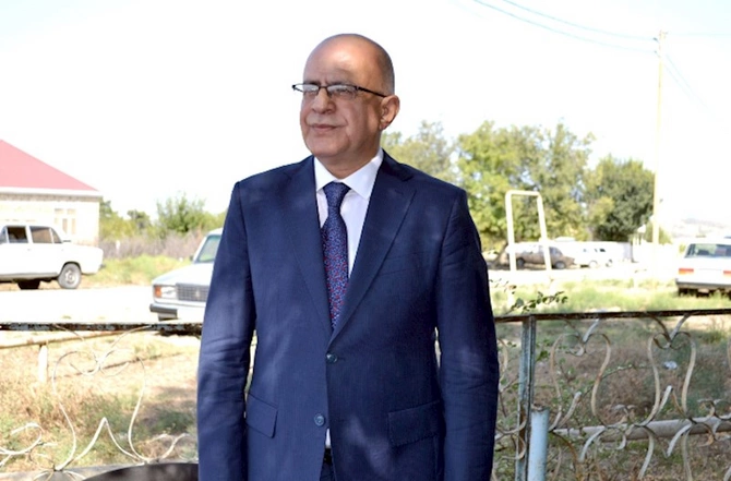 Elçin Mirzəbəyli Muradlı və Ərəbsarvan kəndlərində seçicilərlə görüşüb — FOTOLAR Elçin Mirzəbəyli Muradlı və Ərəbsarvan kəndlərində seçicilərlə görüşüb — FOTOLAR