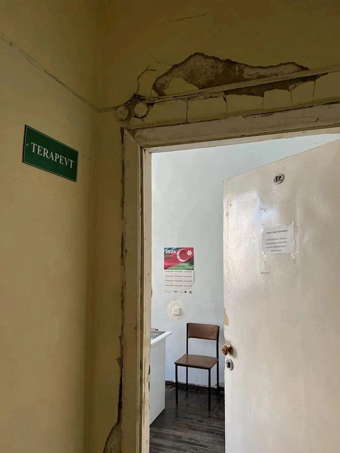 Uçub tökülən poliklinikalarda axtardığımız sağlamlıq — FOTOLAR Uçub tökülən poliklinikalarda axtardığımız sağlamlıq — FOTOLAR