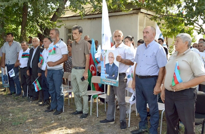 Elçin Mirzəbəyli Muradlı və Ərəbsarvan kəndlərində seçicilərlə görüşüb — FOTOLAR Elçin Mirzəbəyli Muradlı və Ərəbsarvan kəndlərində seçicilərlə görüşüb — FOTOLAR