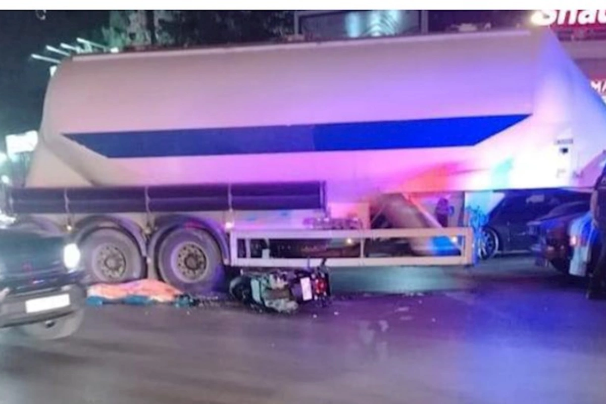 Yük maşınının altında qalan motosikletçi öldü
