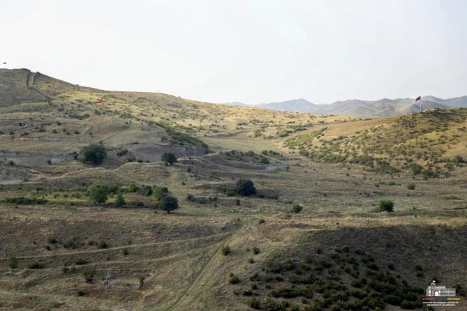 Mirzoyan səfirlərlə Azərbaycanla sərhədə getdi — FOTOLAR