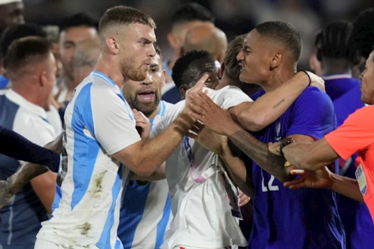 Fransa və Argentina futbolçuları arasında dava düşüb