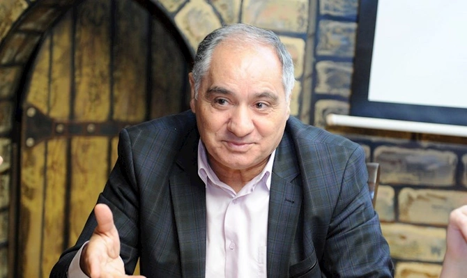 Jurnalistikada qabiliyyət imtahanı ləğv olunsun?! — Ekspertlərdən ziddiyyətli yanaşma