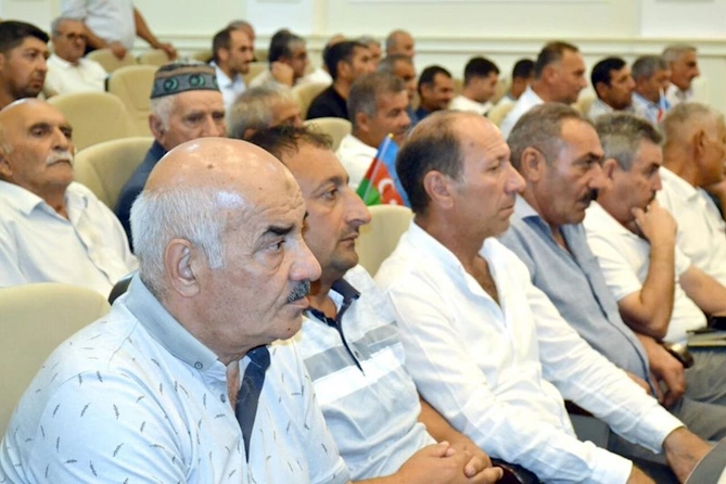 Elçin Mirzəbəyli Ağsu Mədəniyyət Sarayında seçicilərlə görüşüb — FOTOLAR