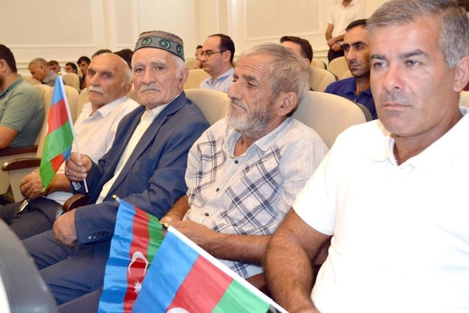 Elçin Mirzəbəyli Ağsu Mədəniyyət Sarayında seçicilərlə görüşüb — FOTOLAR
