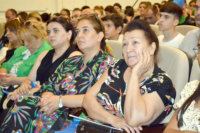 Elçin Mirzəbəyli Ağsu Mədəniyyət Sarayında seçicilərlə görüşüb — FOTOLAR