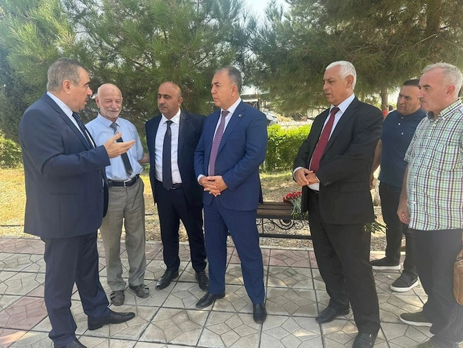 Sadiq Qurbanov şəhid ailələrini ziyarət etdi — Salyanda seçicilərlə izdihamlı görüş (FOTOLAR)