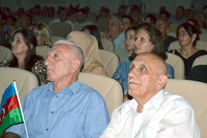 Elçin Mirzəbəyli Ağsu Mədəniyyət Sarayında seçicilərlə görüşüb — FOTOLAR